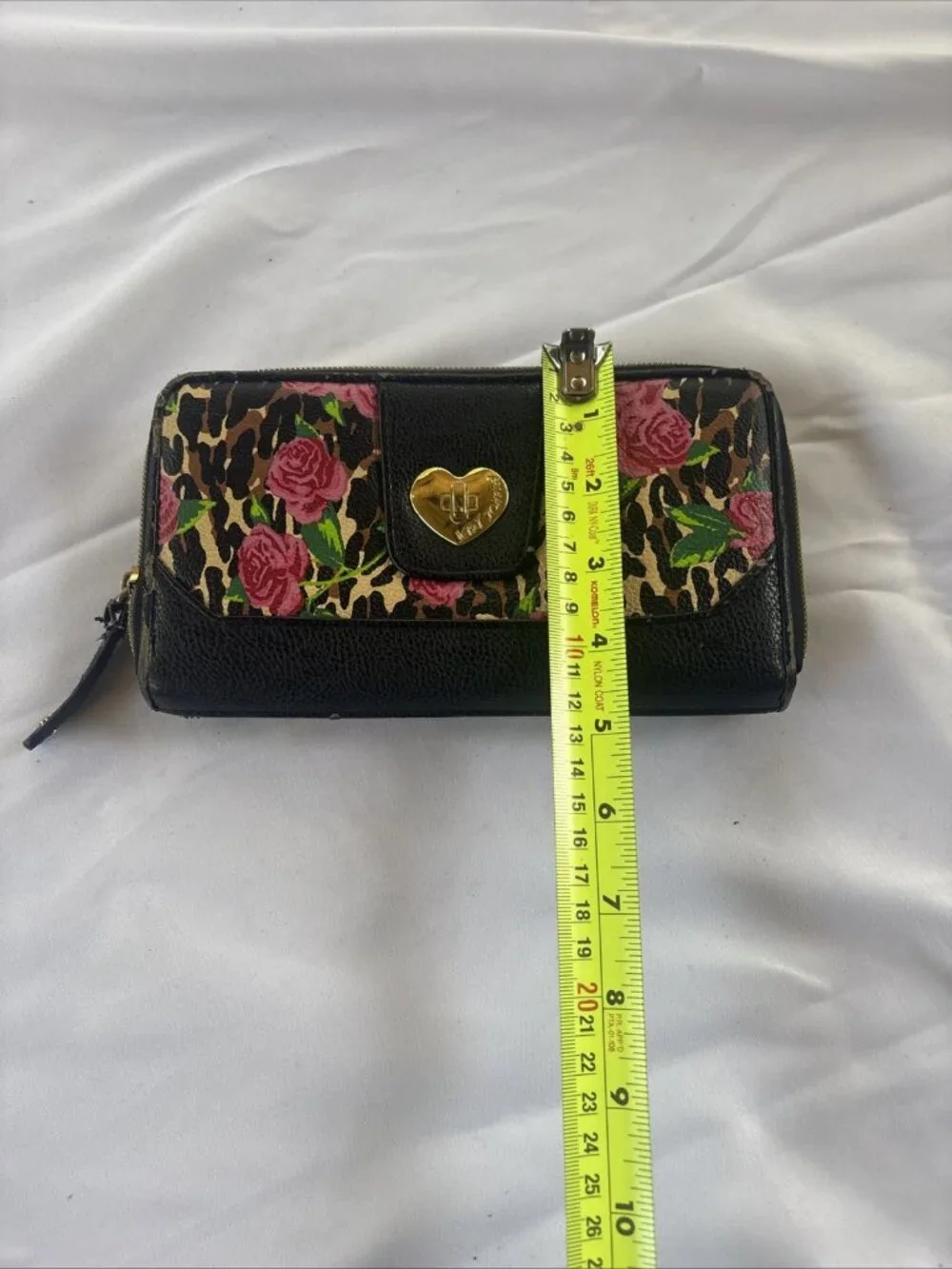 Betsy Johnson Full Zip Wallet Clutch Wristlet Black Leather Gold Roses Cheetah